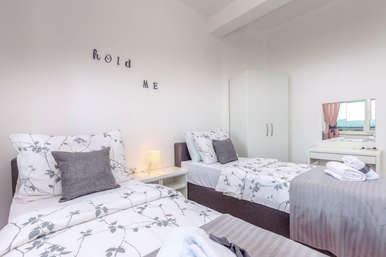 Veronique Apartma